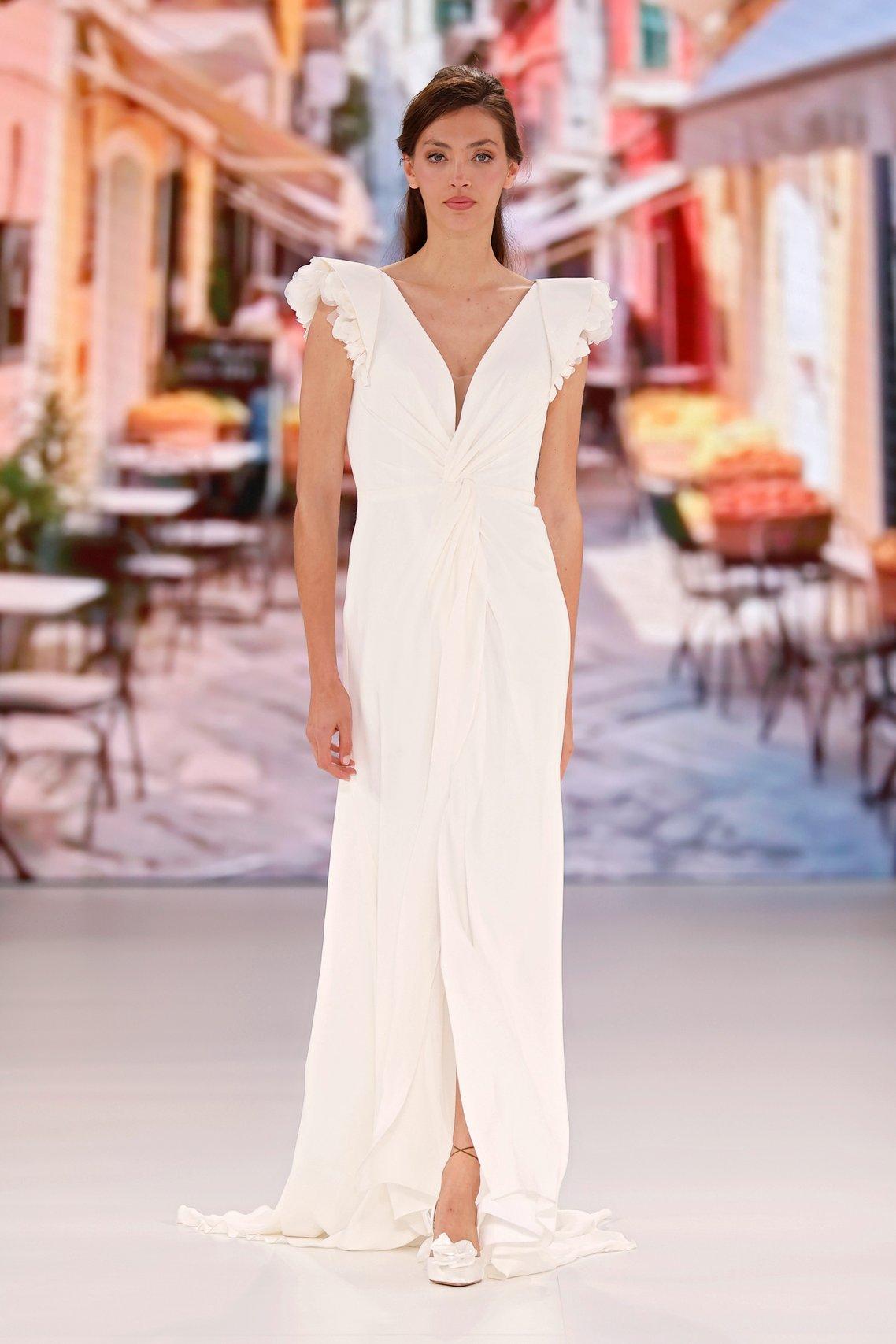 abito da sposa premaman a semi sirena con scollo a V