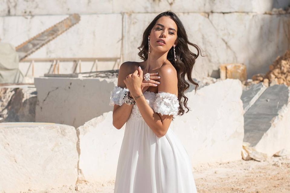 abito da sposa con spalle scoperte