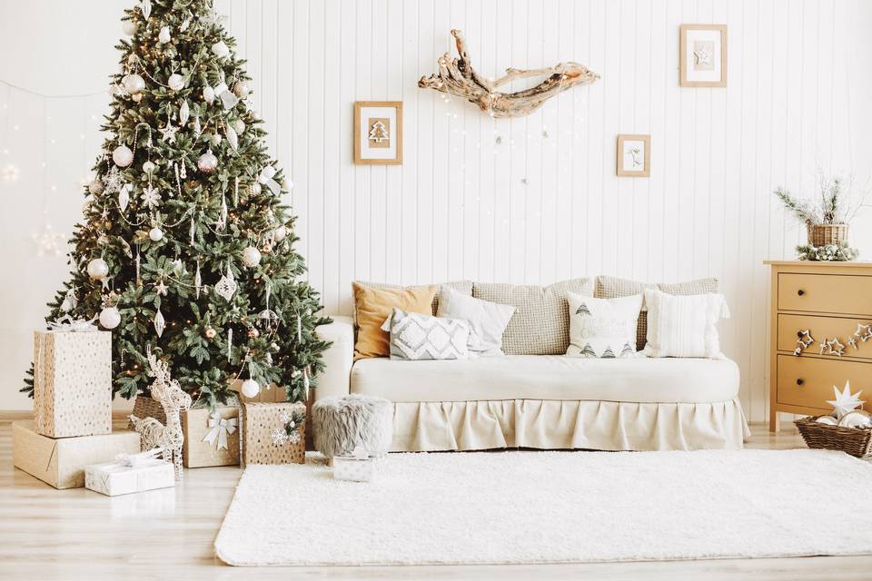 casa con decorazioni natalizie
