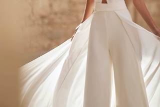 jampsuit da sposa con scollo all'americana e sopragonna