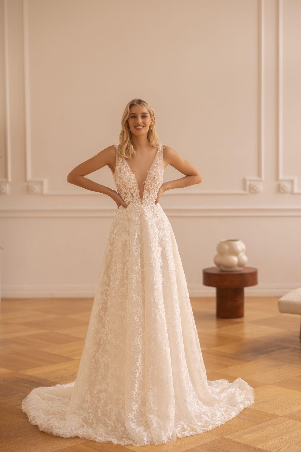 abito da sposa con scollo a V profondo- tipi di scollatura