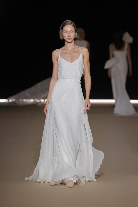 abito da sposa semplice con scollo a U- tipi di scollatura