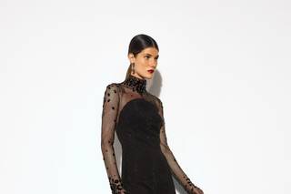 abito mamma sposa lungo nero con maniche trasparenti e collo alto