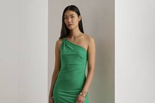 abito verde smeraldo monospalla con spacco laterale