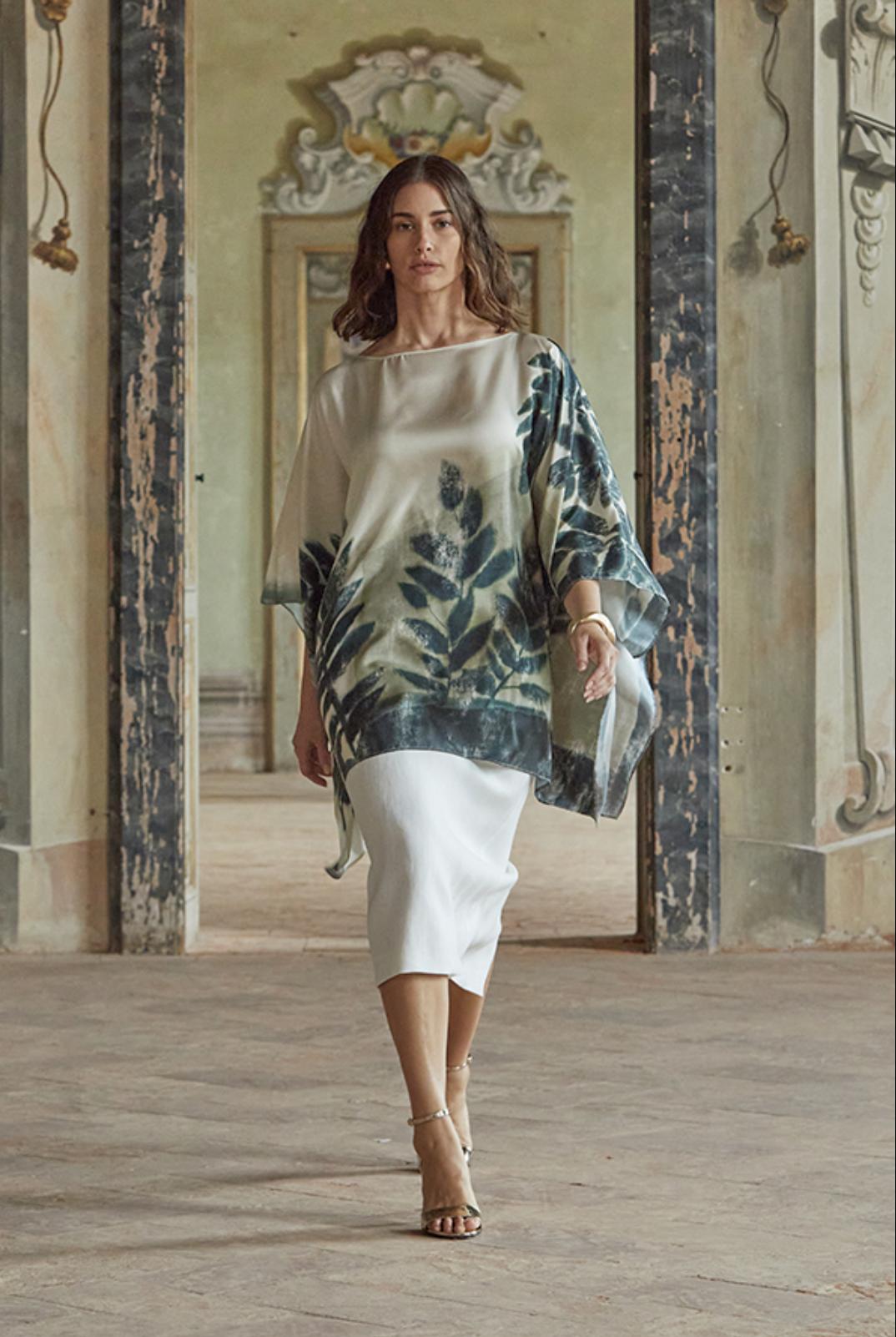 abito da cerimonia donna curvy con blusa a fantasia e gonna midi