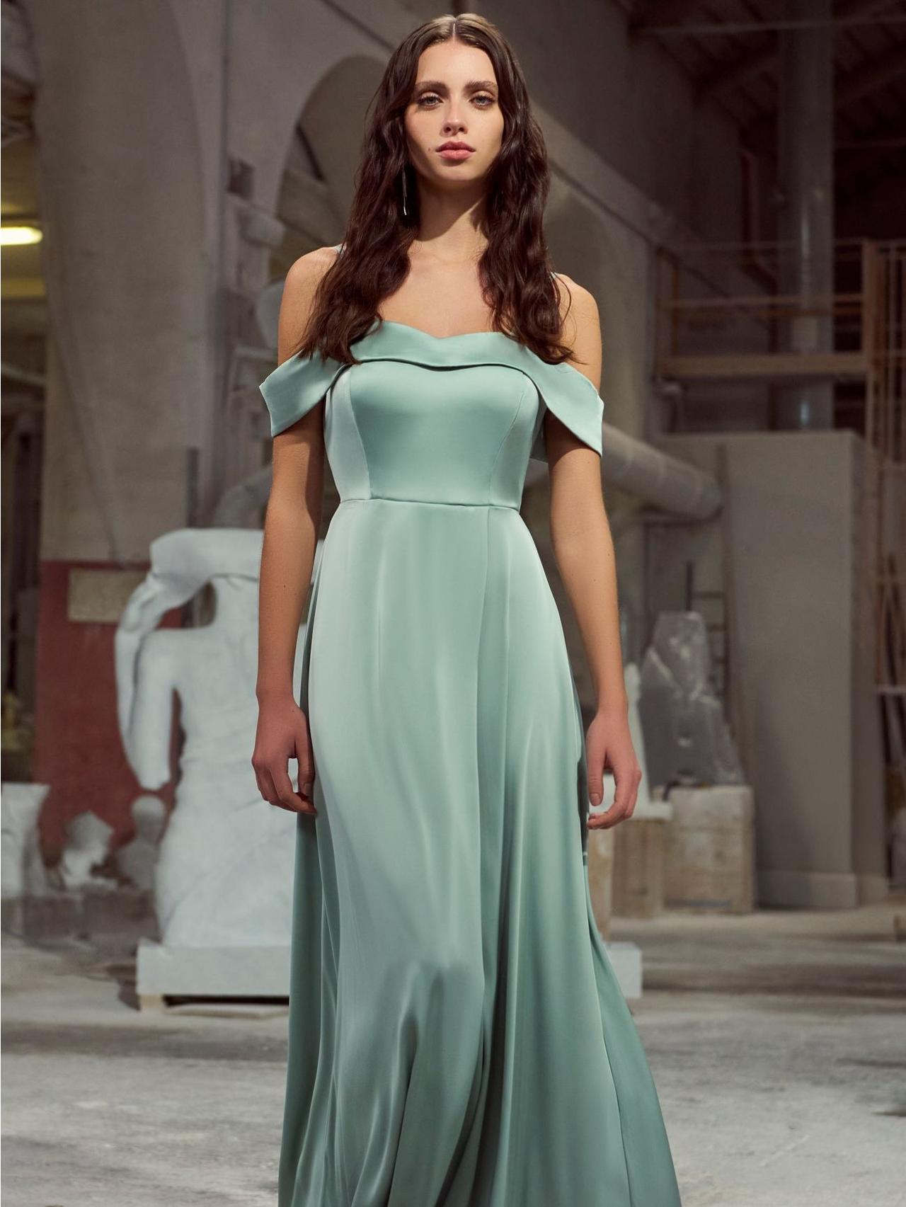 abito da cerimonia verde tiffany con scollo off shoulders