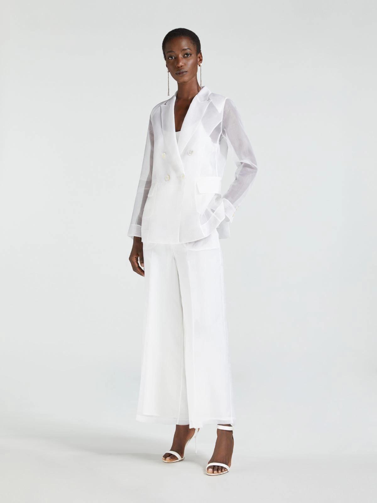 tailleur da sposa con pantalone a palazzo e giacca in organza semitrasparente
