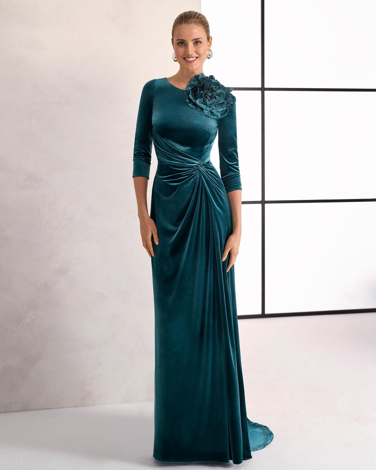 abito elegante da cerimonia lungo, in velluto con fiore 3D sulla spalla