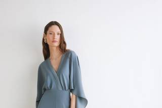 abito mamma della sposa jumpsuit con scollo a V e maniche asimmetriche