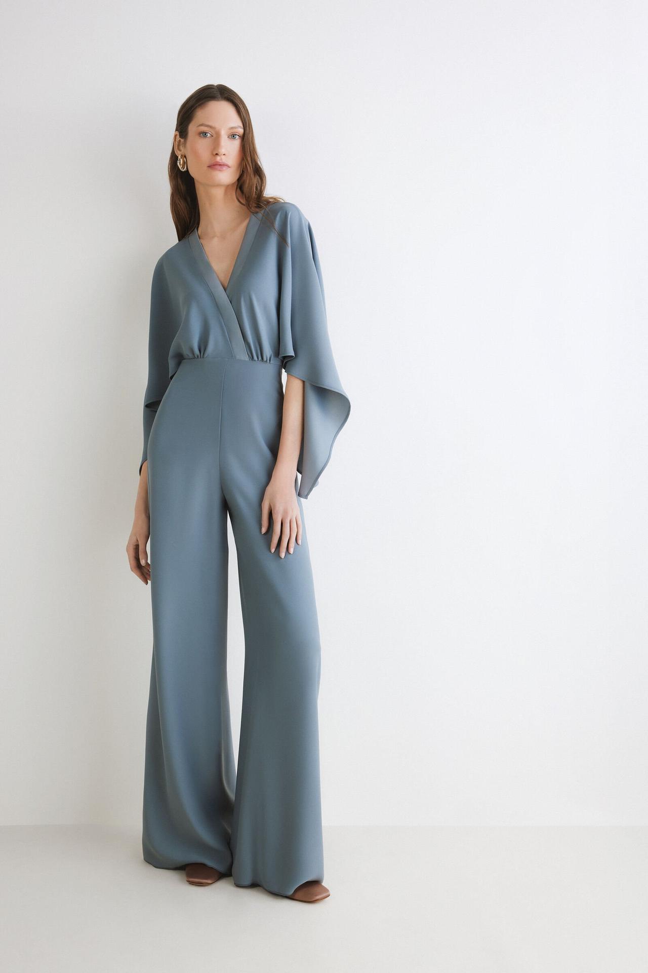 abito mamma della sposa jumpsuit con scollo a V e maniche asimmetriche