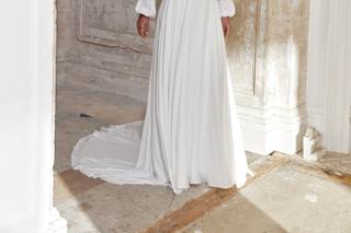 abito da sposa premaman  con gonna scivolata e scollo a cuore
