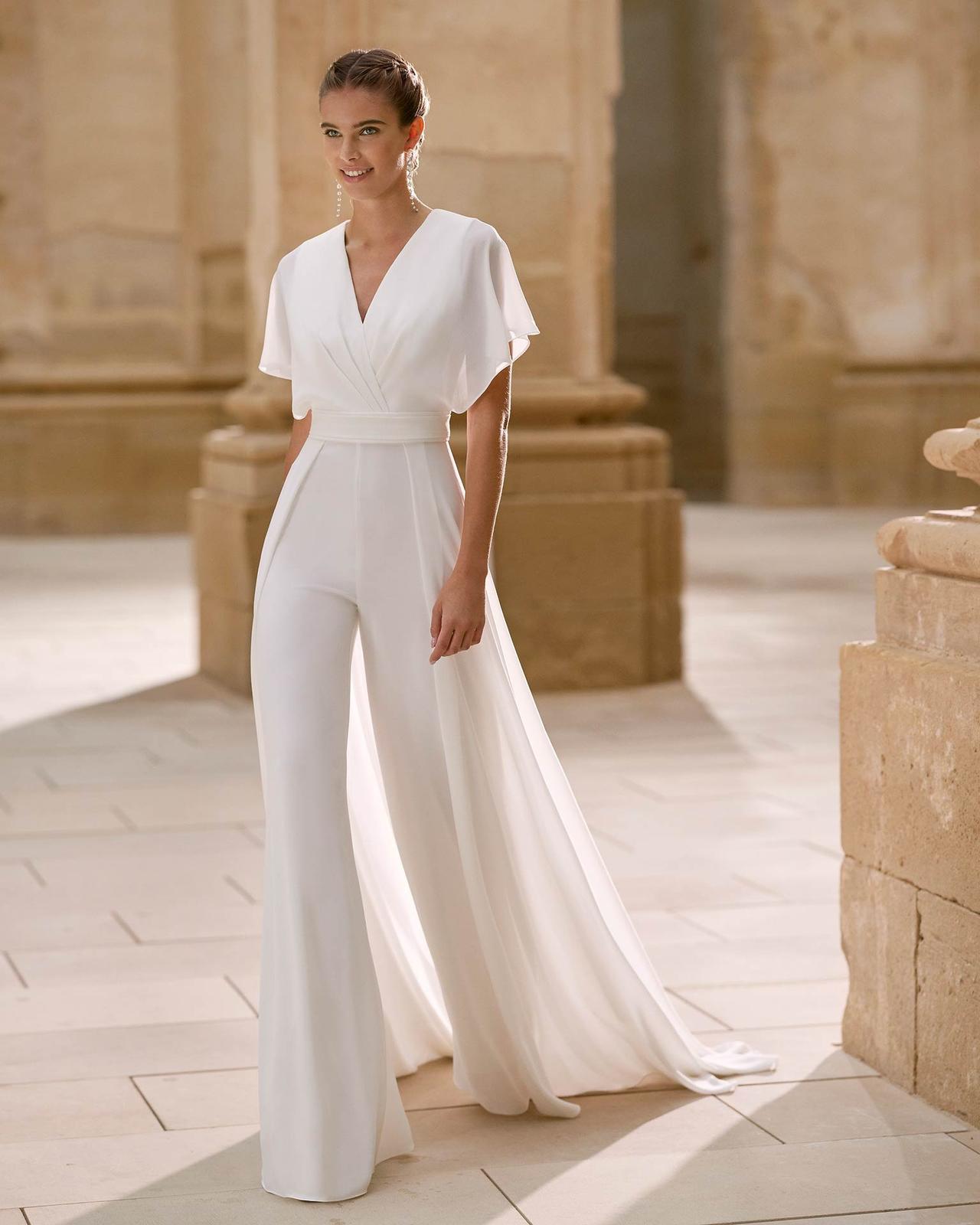 jumpsuit da sposa con pantalone a palazzo maniche a tre quarti e strascico