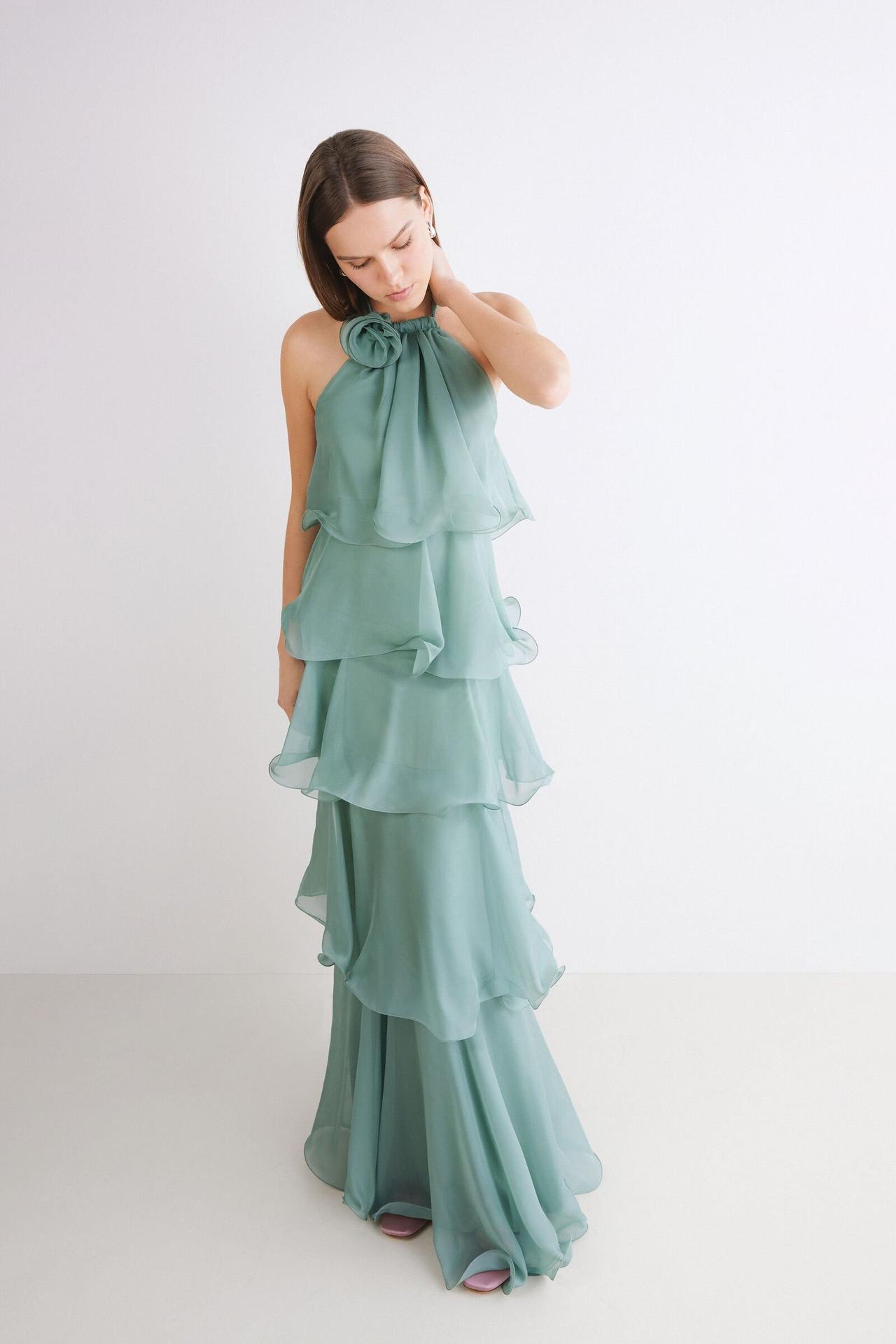 abito elegante da cerimonia lungo con balze, verde salvia