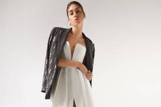 Abito da sposa seconde nozze con spacco e blazer