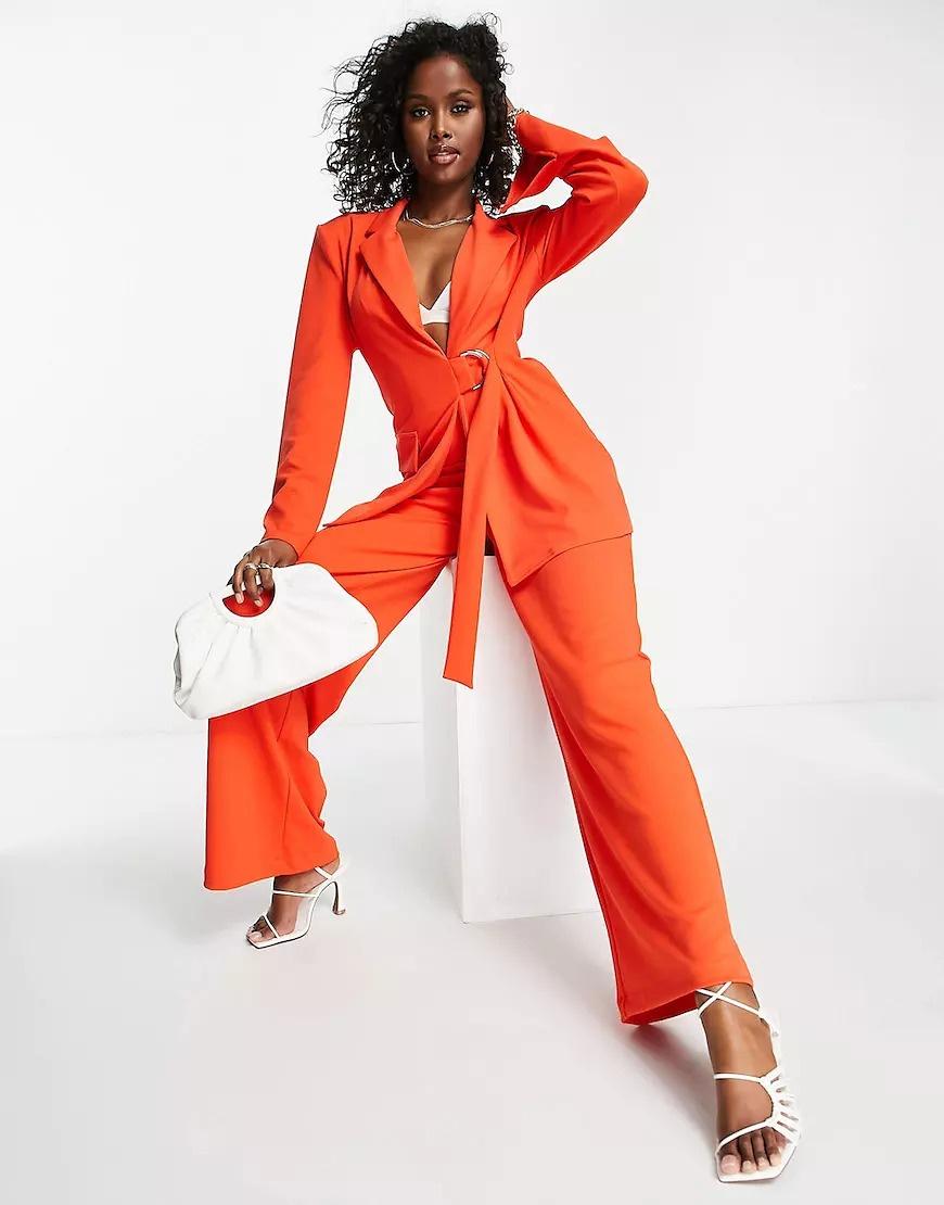 tailleur arancione giacca e pantaloni