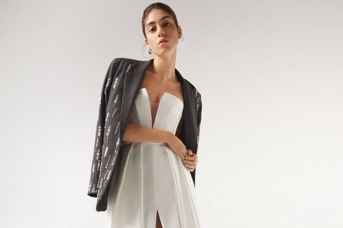 Abito da sposa seconde nozze con spacco e blazer