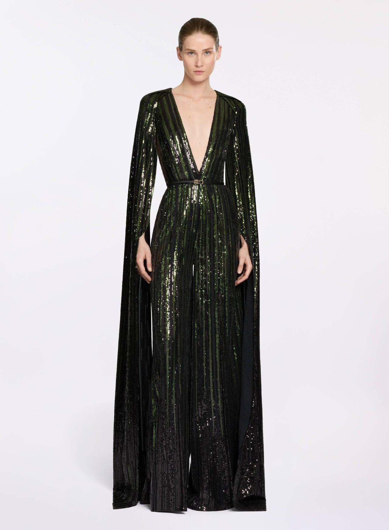 tuta elegante matrimonio invitata con paillettes, scollo a V e maniche fino a strascico 