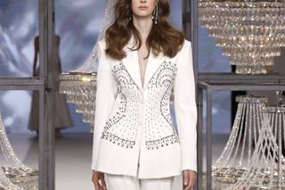 tailleur con pantalone a palazzo e giacca con applicazioni