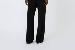 Tuta elegante da cerimonia nera smanicata con scollo all'americana e motivo a goccia, pantalone regular fit