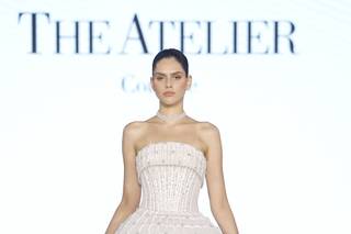 abito da sposa corto con gonna a ruota e tulle