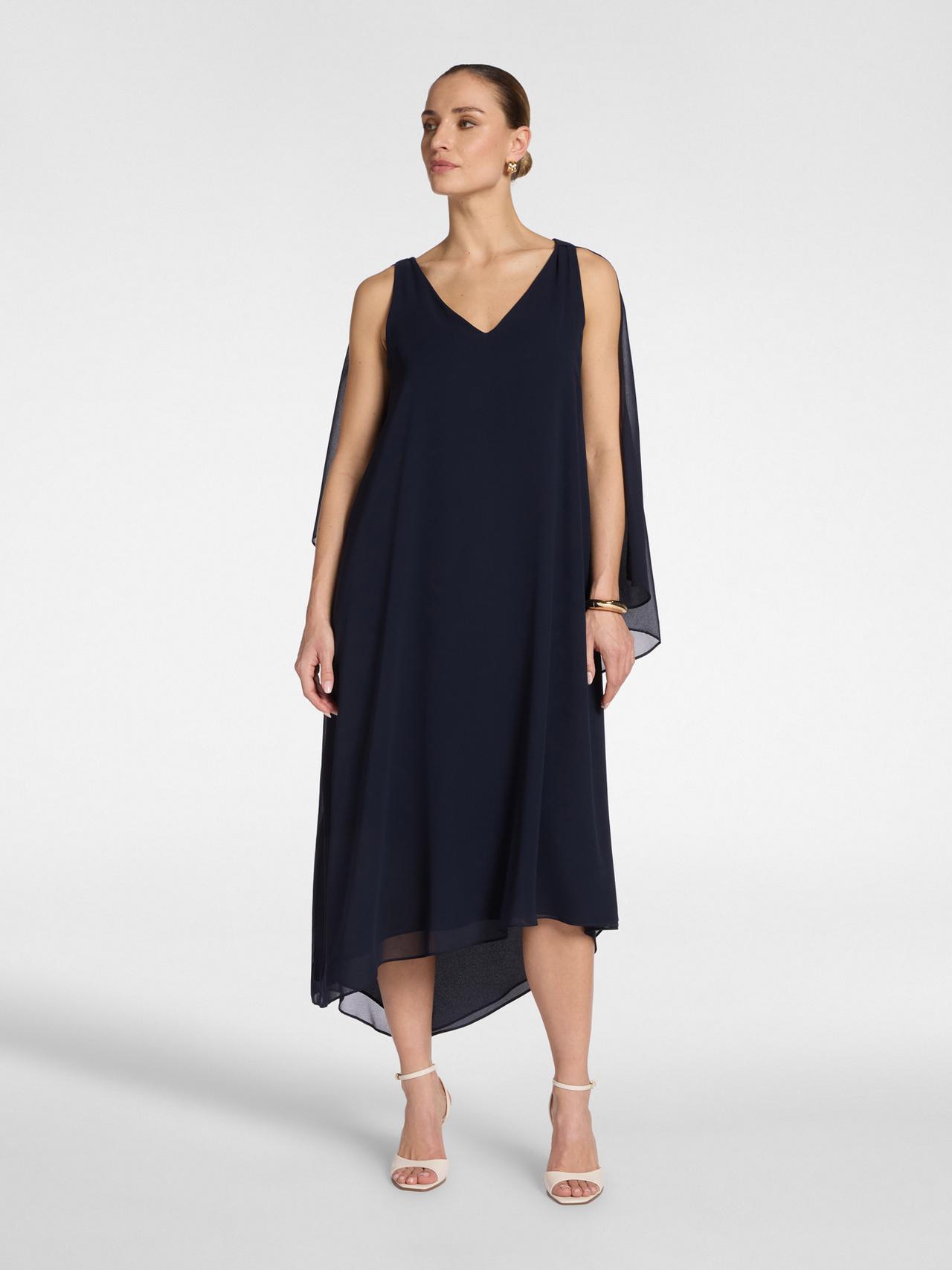 abito mamma della sposa midi asimmetrico, nero con scollo a V e maniche a mantella