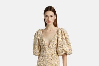 abito da cerimonia Luisa Spagnoli lungo in pizzo maniche a palloncino beige