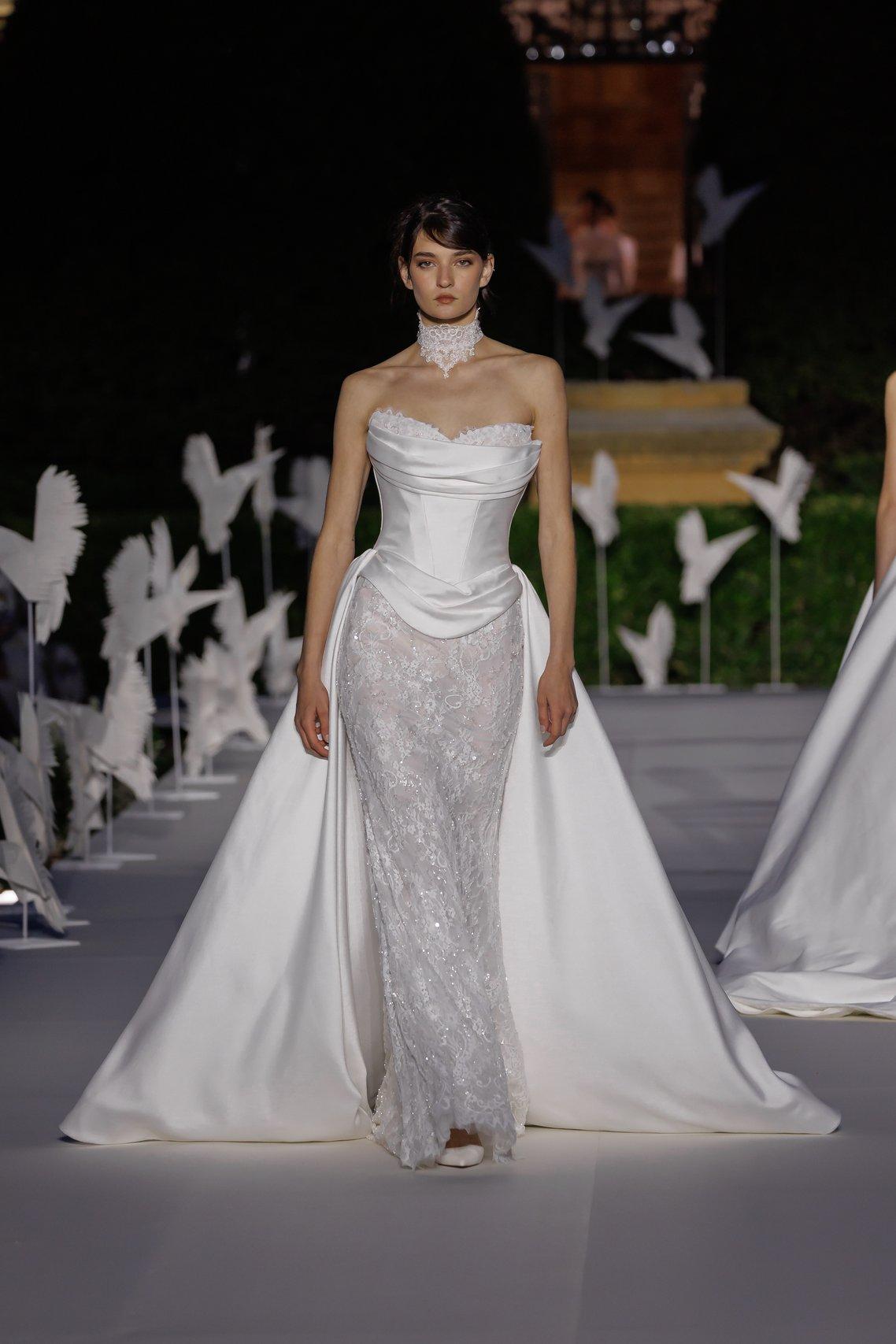 abito da sposa 2 in 1 a sirena in pizzo con sopragonna rimovibile aperta