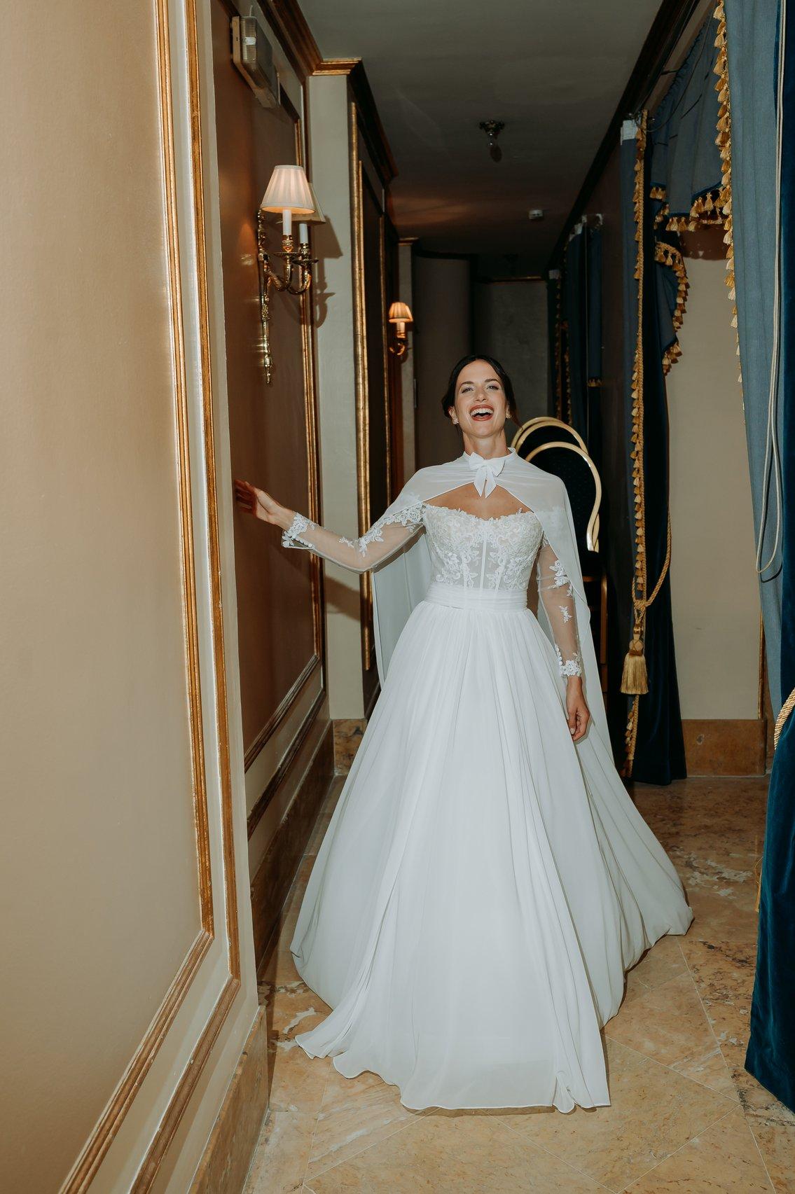  tendenze matrimonio 2027 abiti da sposa con mantella