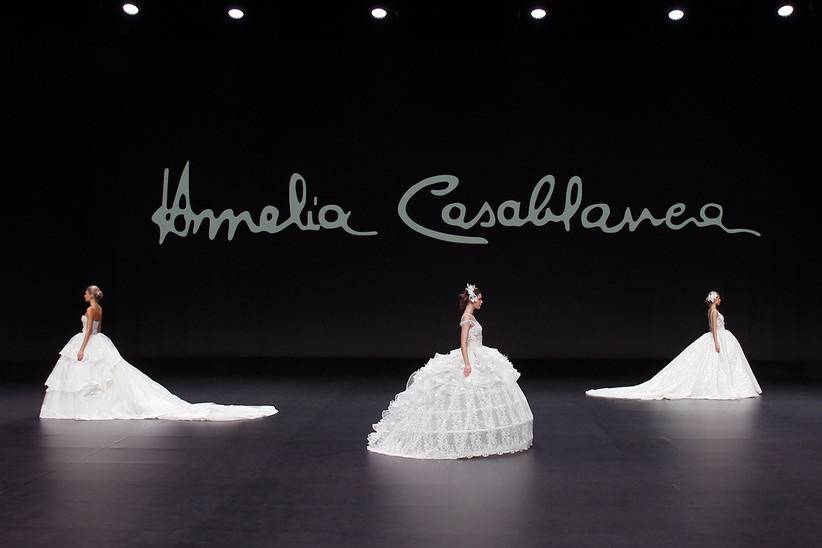 Abiti da sposa Amelia Casablanca 2021: l'equilibrio perfetto tra sogno e realtà sul white carpet della VBBFW 