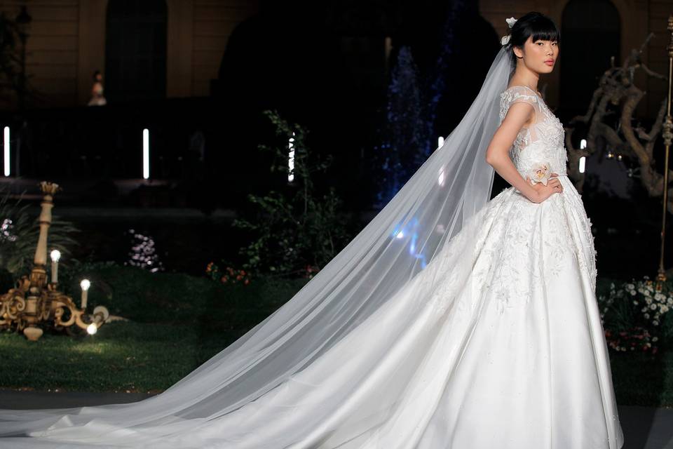 Glamour newyorkese per gli abiti da sposa Marchesa 2020