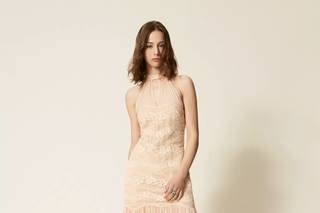 abito sorella sposa lungo color avorio con scollo all'americana