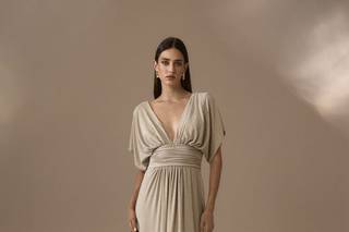 abito mamma sposa lungo con scollo profondo dorato