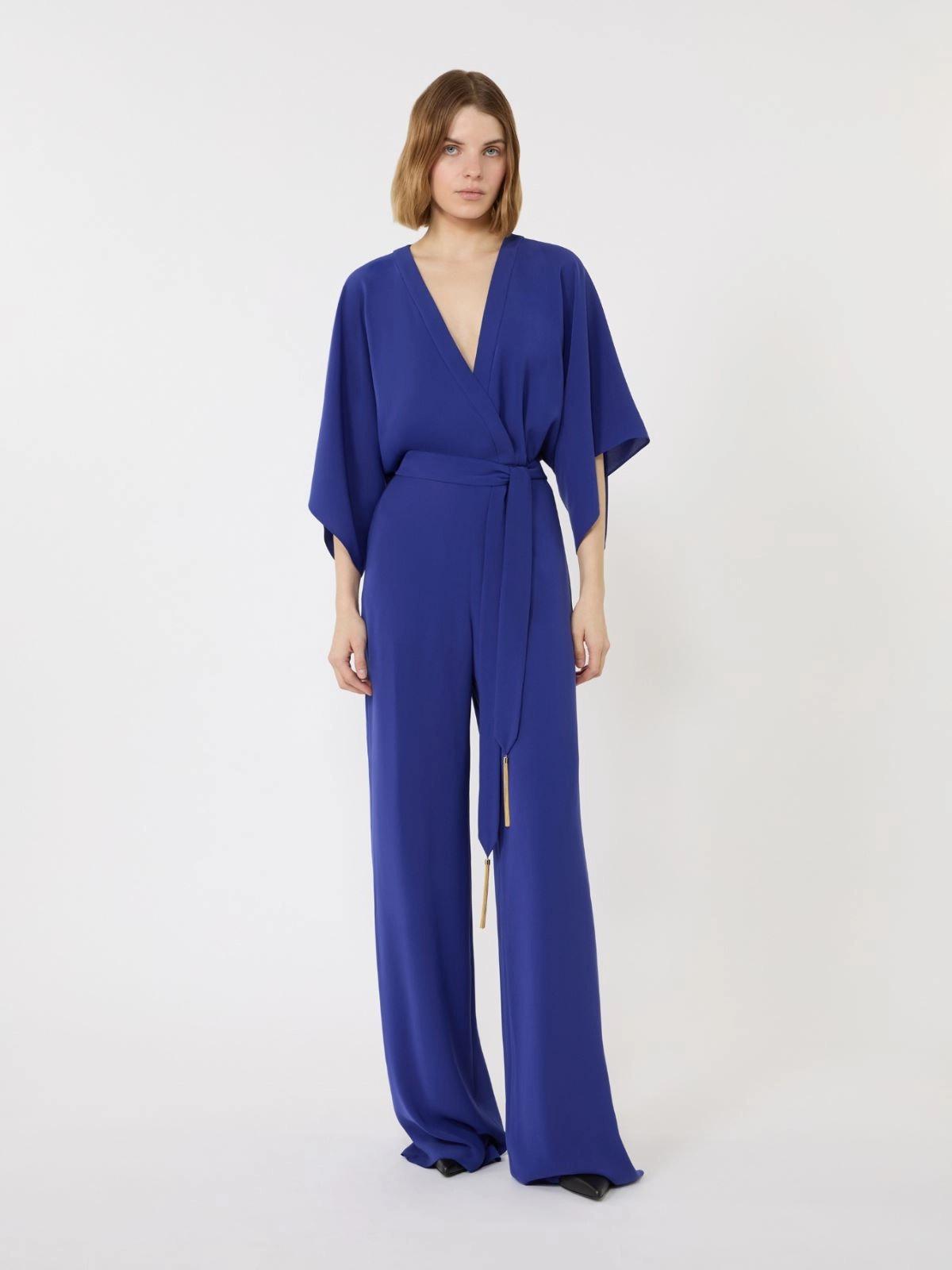 Tuta elegante da cerimonia bluette, con taglio in vita, corpino incrociato e pantalone fluido