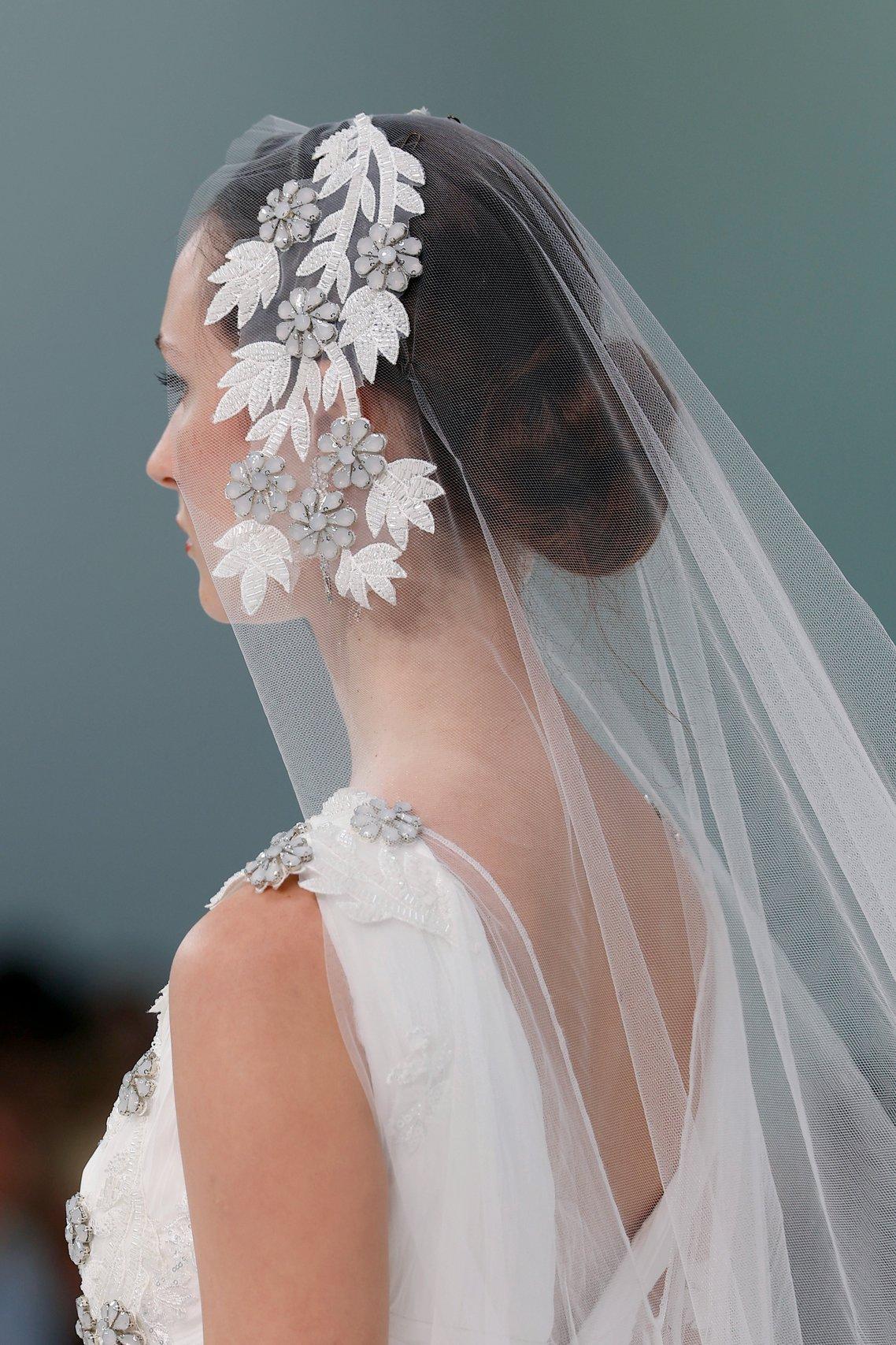 velo da sposa con applicazioni floreali laterali- accessori per la sposa