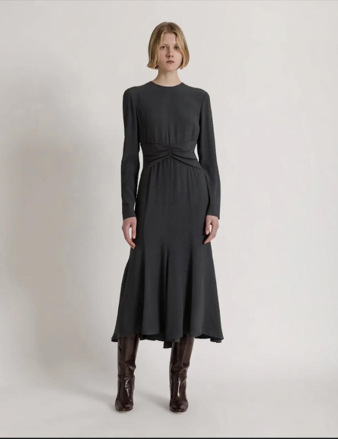 abito nero matrimonio midi maniche lunghe