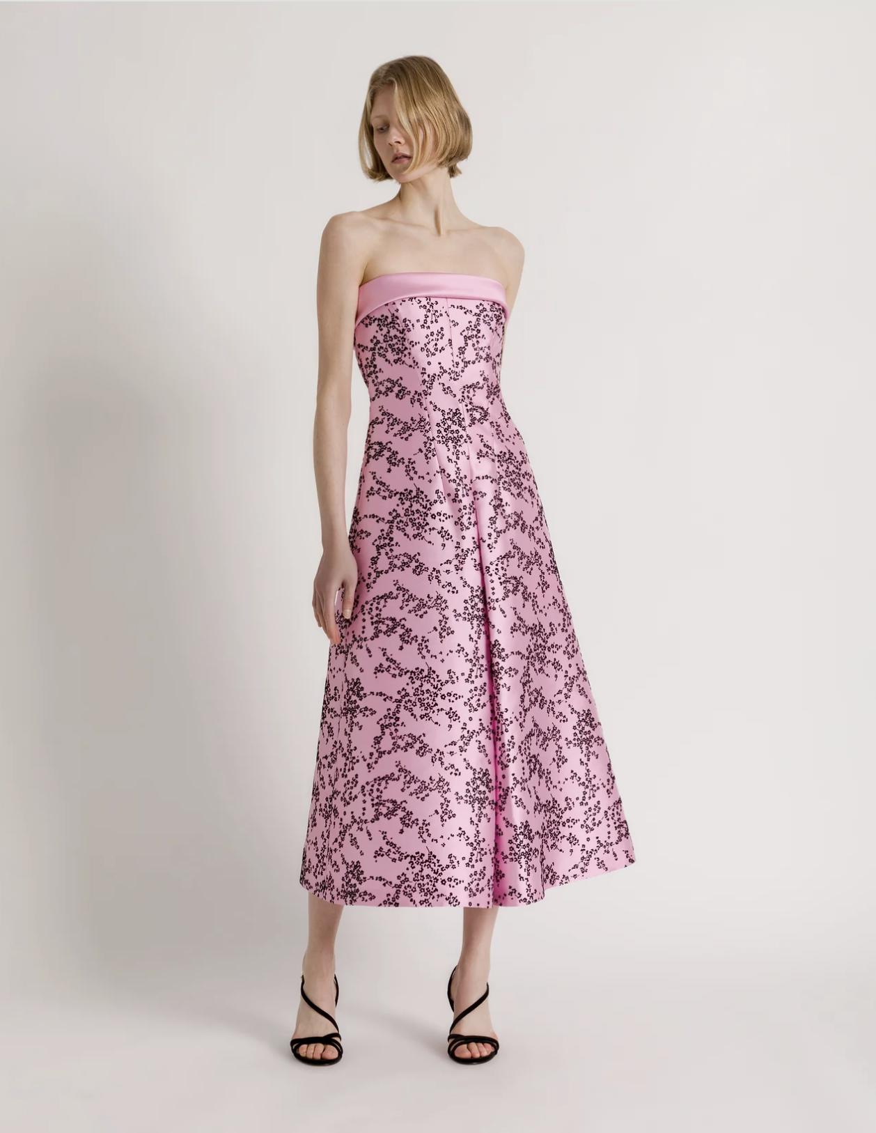 abito sorella sposa midi rosa con fantasia floreale