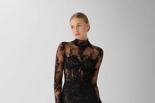 abito sposa matrimonio civile nero in pizzo, maniche lunghe, a sirena