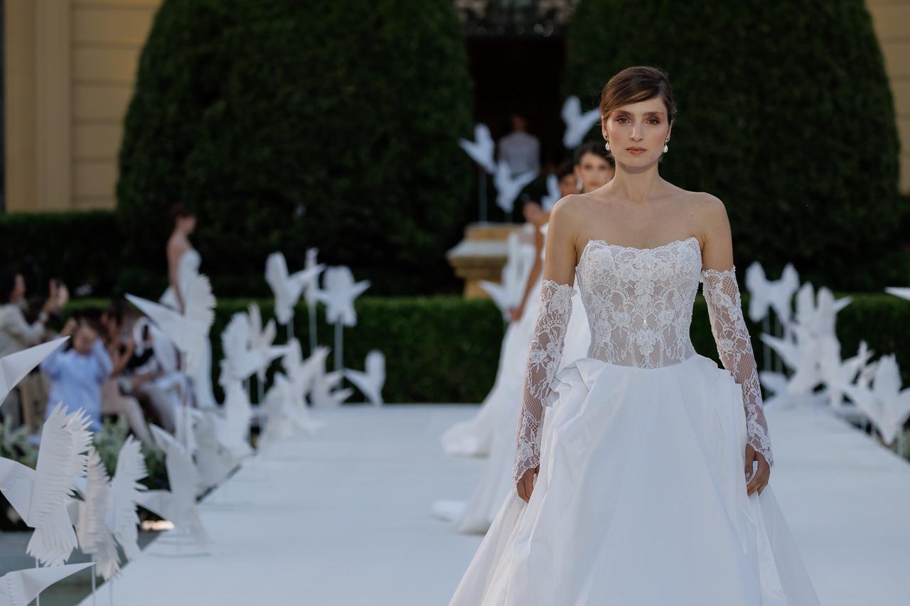 abito da sposa con maniche rimovibili