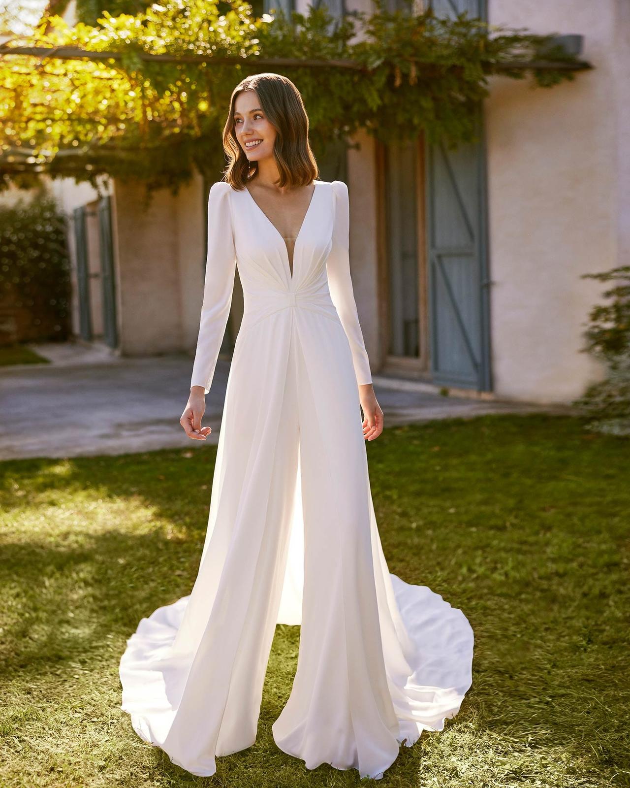 jumpsuit da sposa con maniche lunghe e pantalonia palazzo