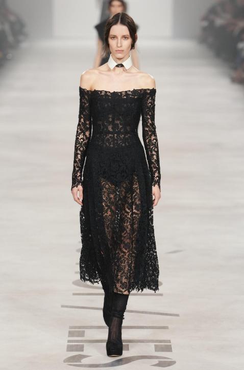 abito cerimonia in pizzo nero Fendi