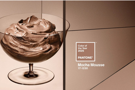 Mocha Mousse è il colore Pantone 2025: le nozze si tingono di tonalità cacao, cioccolato e caffè