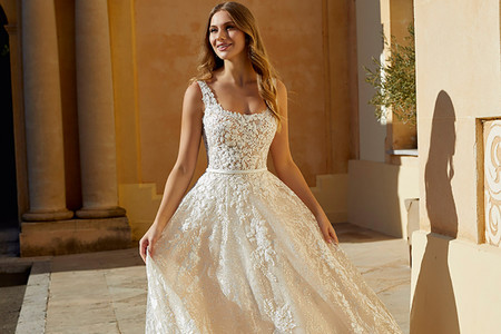 Abiti da sposa con scollatura quadrata: l'eleganza ha il sapore della semplicità