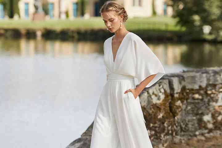 Abiti da sposa per seconde nozze: eleganza e minimalismo in un solo outfit
