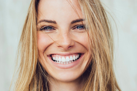 Ottieni un sorriso smagliante prima del matrimonio con i trattamenti DentalPro