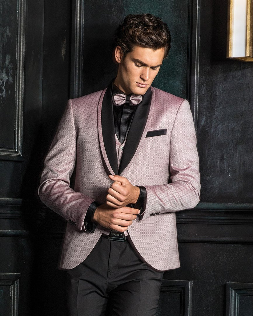 Abito da sposo spezzato: 7 look perfetti per un matrimonio informale