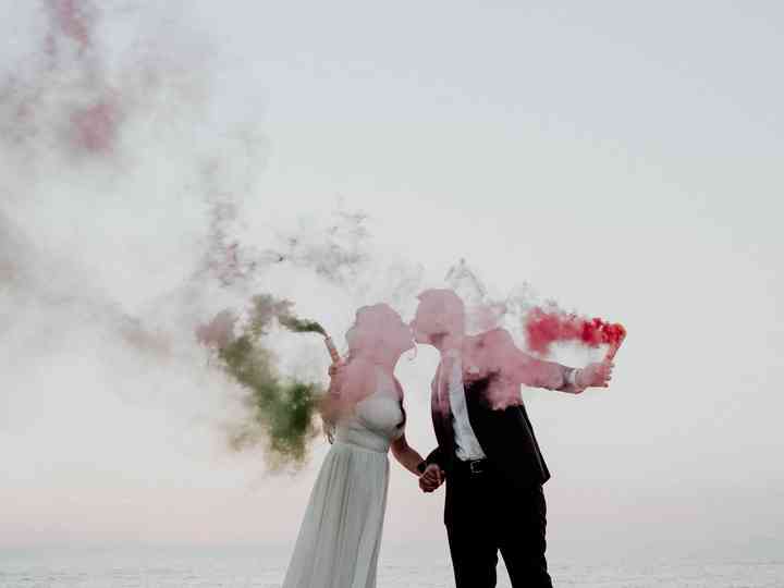 Smoke Bomb La Nuvola Di Fumo Colorato Che Fa Tendenza Nei Matrimoni