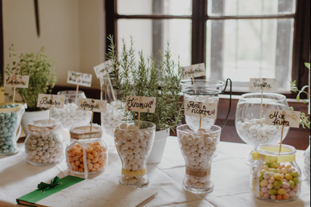 Tutte le curiosità sul colore dei confetti per l'anniversario di matrimonio