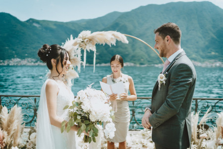9 idee di hula hoop con fiori per il giorno del matrimonio