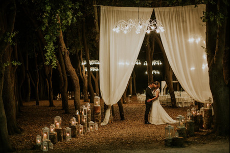 20 modi per decorare il vostro matrimonio coi lampadari