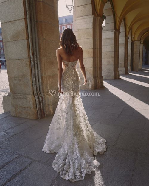 CARRIE, Galia Lahav